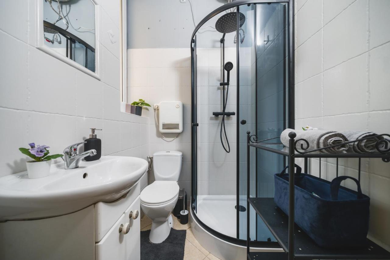 2 Bedroom Apartment Next To The Main Railway Station - By Upstairs 크라쿠프 외부 사진